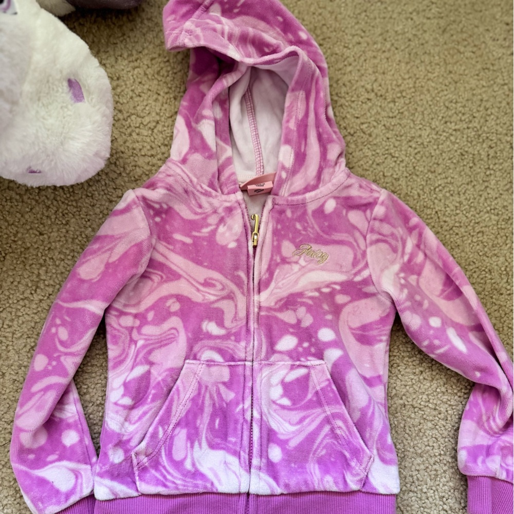 💜 Juicy Couture Kids Tie-Dye Velour Tracksuit – Sizes Available: 4T and 5 🤍 - Picture 2 of 8